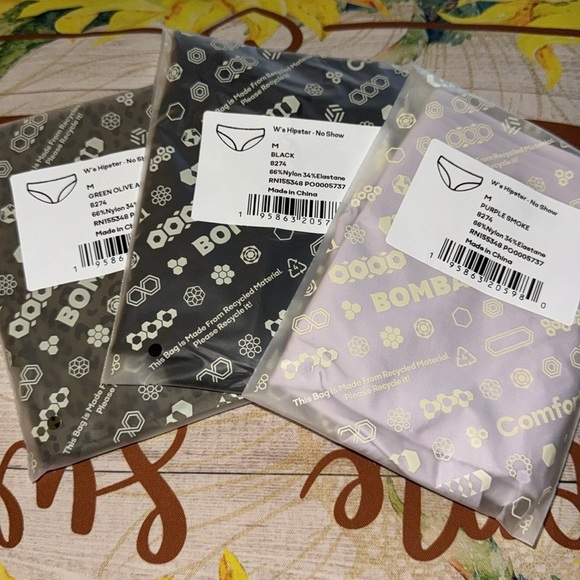 No Show Hipster 3-Pack
Notable support that’s unnoticeable under your clothes. - Picture 5 of 6